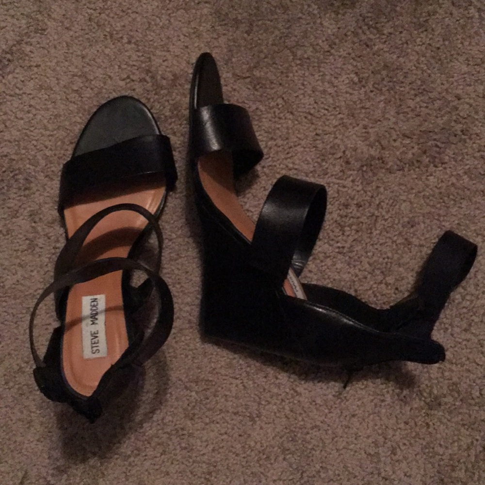 Steve Madden Black Strappy Wedges Size 8!
